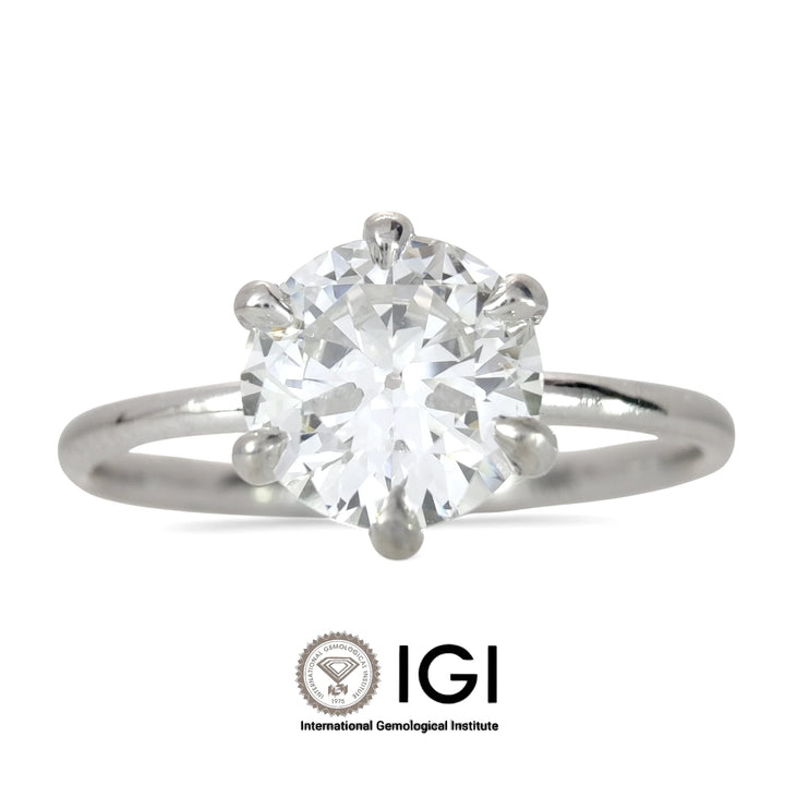 Certified 18K white gold engagement ring with a 0.80-carat round brilliant diamond, prominently featuring the IGI logo and certification mark for authenticity
