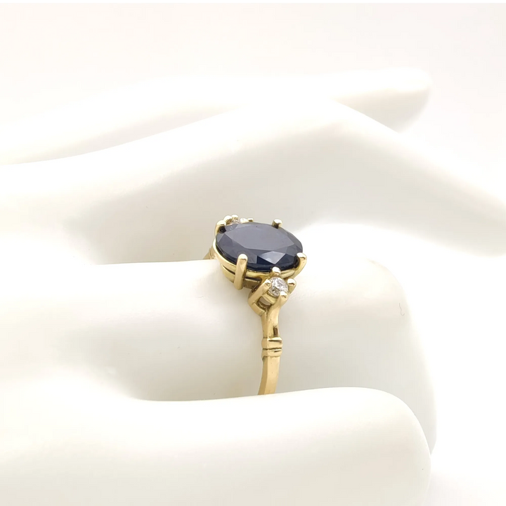 Classic Sapphire 18K Gold Ring - Handmade Diamonds