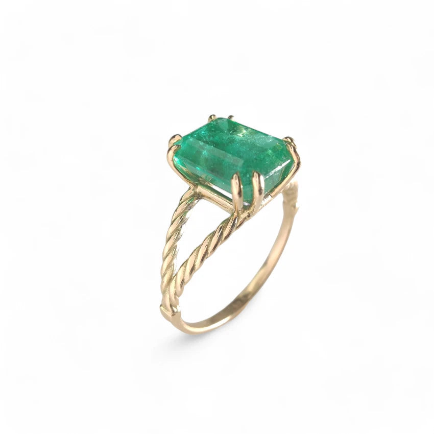 Vertical view of an 18K yellow gold emerald engagement ring with a central octagonal emerald, a perfect Christmas gift and part of the emerald ring collection