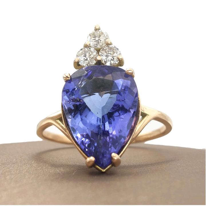 Genuine Tanzanite and Diamonds Ring - 14k Gold Classic