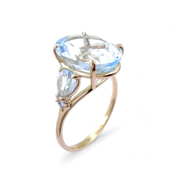 Stunning Aquamarine and Diamond Ring in 18K Gold - Size 7