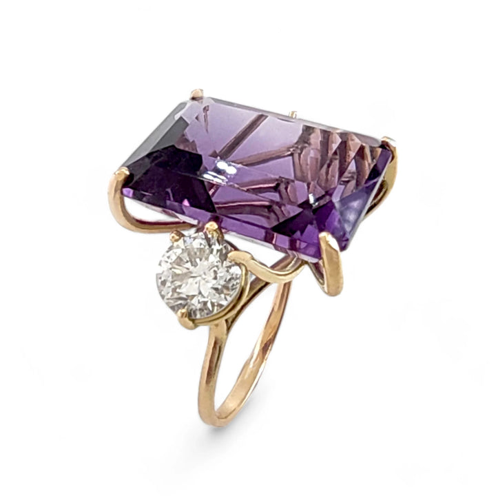 14k Gold Women’s Cocktail Ring, Three-Stone Amethyst -Diamonds