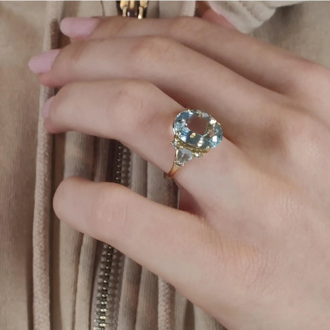 Contemporary Aquamarine and Diamond Ring in Gold: Unique Design