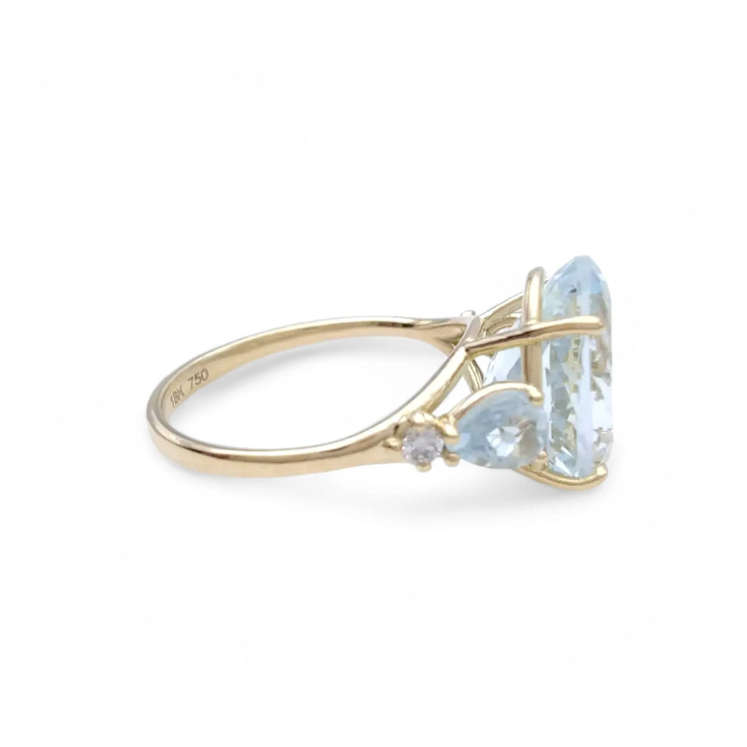 aquamarine ring, 18k gold, right lateral view, engagement ring, Christmas gift