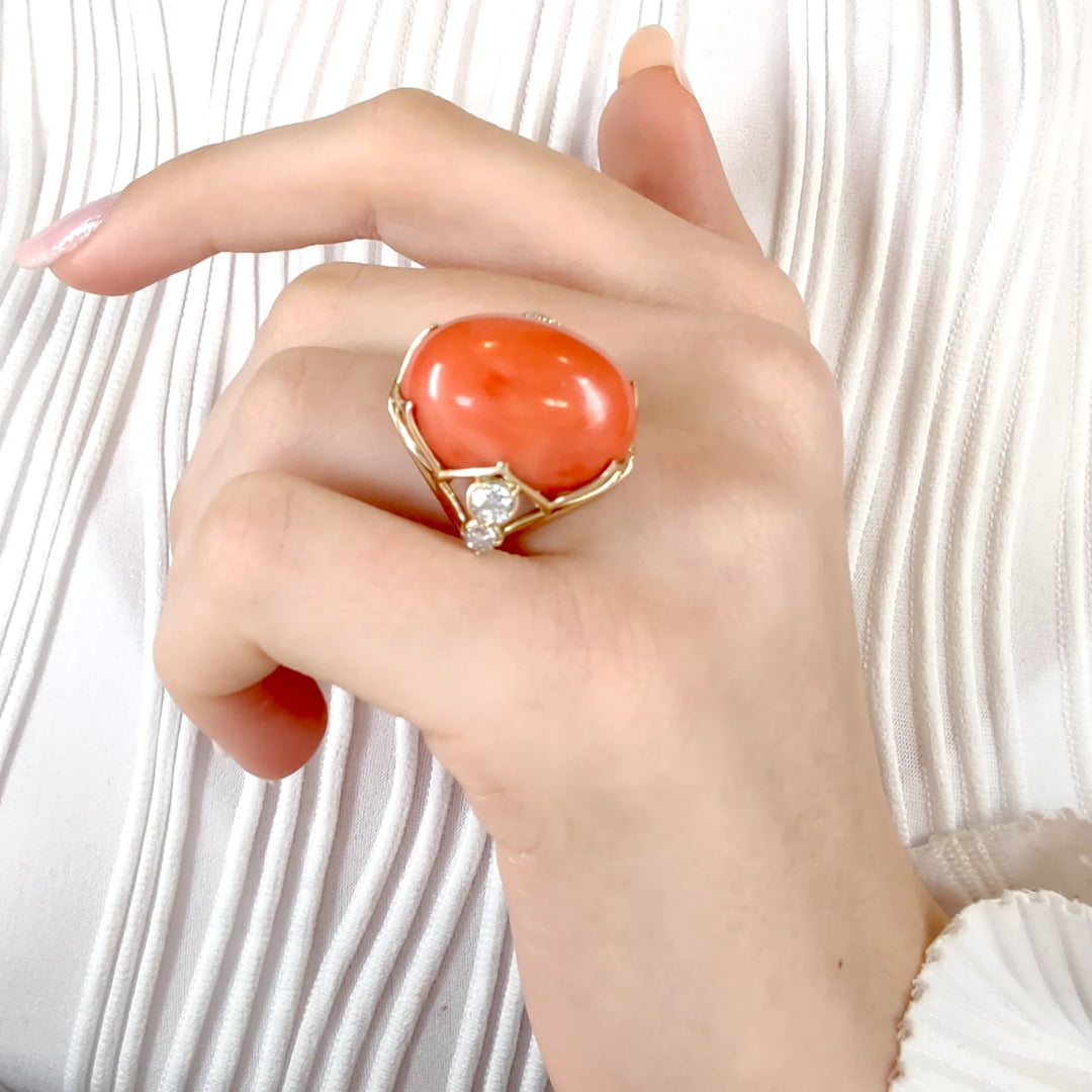 coral ring pose 2, 14k gold, model display, chic ring, high-end jewelry