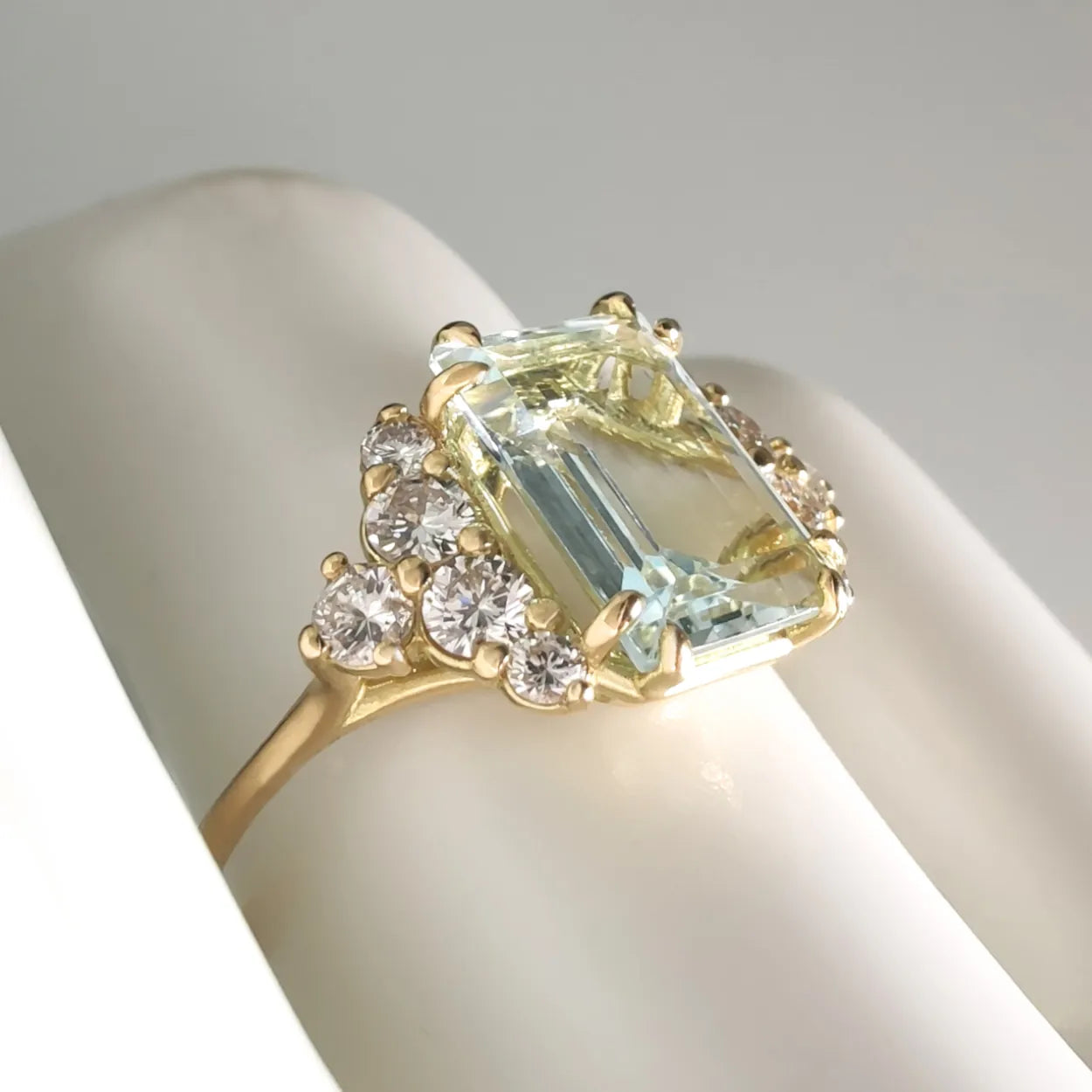 An aquamarine engagement ring displayed on a mannequin, crafted in 18K gold with diamonds, part of the aquamarine collection, ideal for Christmas gifts