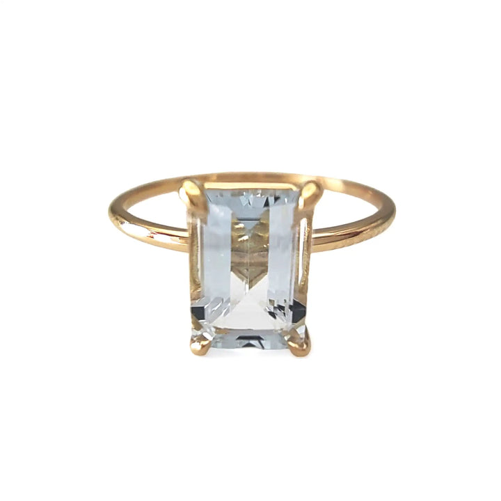 18K Yellow Gold Aquamarine Ring: Elegance Redefined