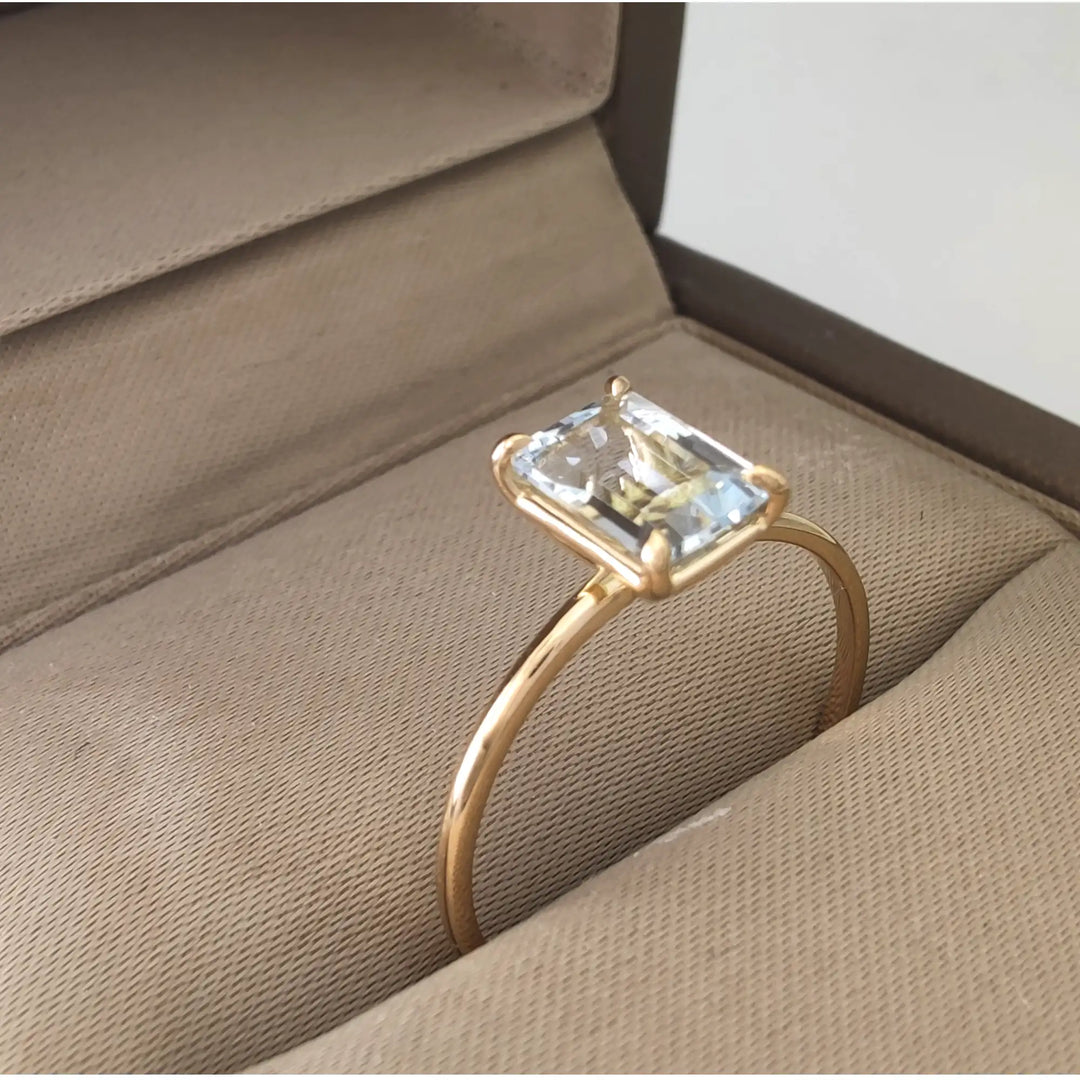 18K Yellow Gold Aquamarine Ring: Elegance Redefined