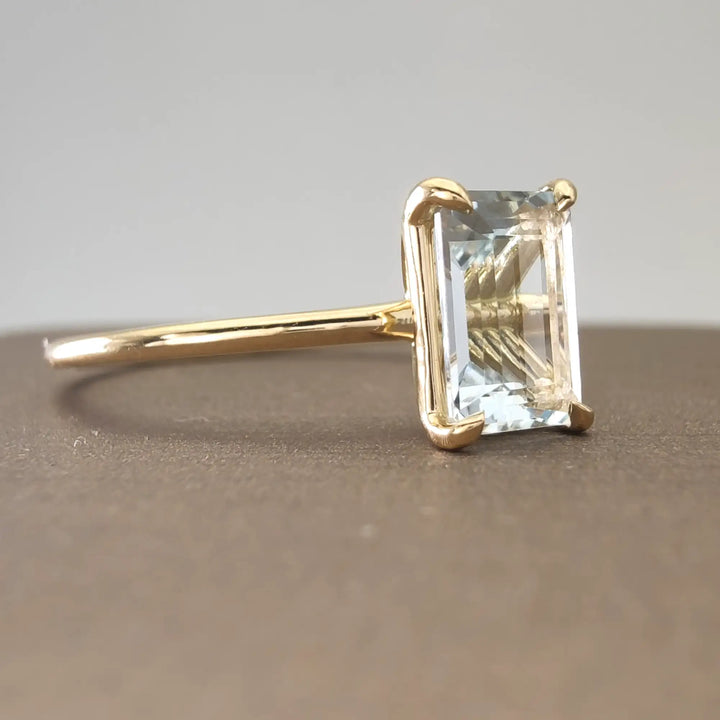 18K Yellow Gold Aquamarine Ring: Elegance Redefined