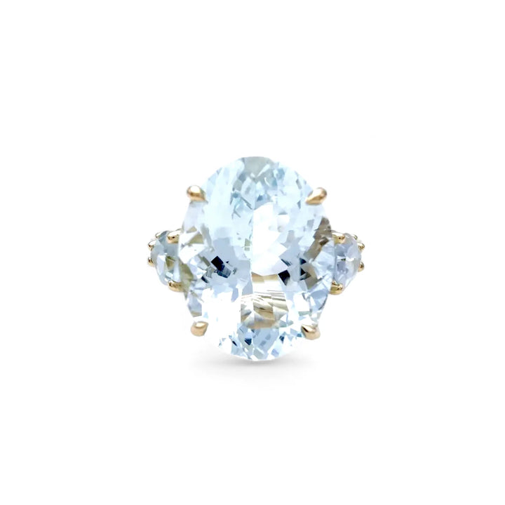 Stunning Aquamarine and Diamond Ring in 18K Gold - Size 7