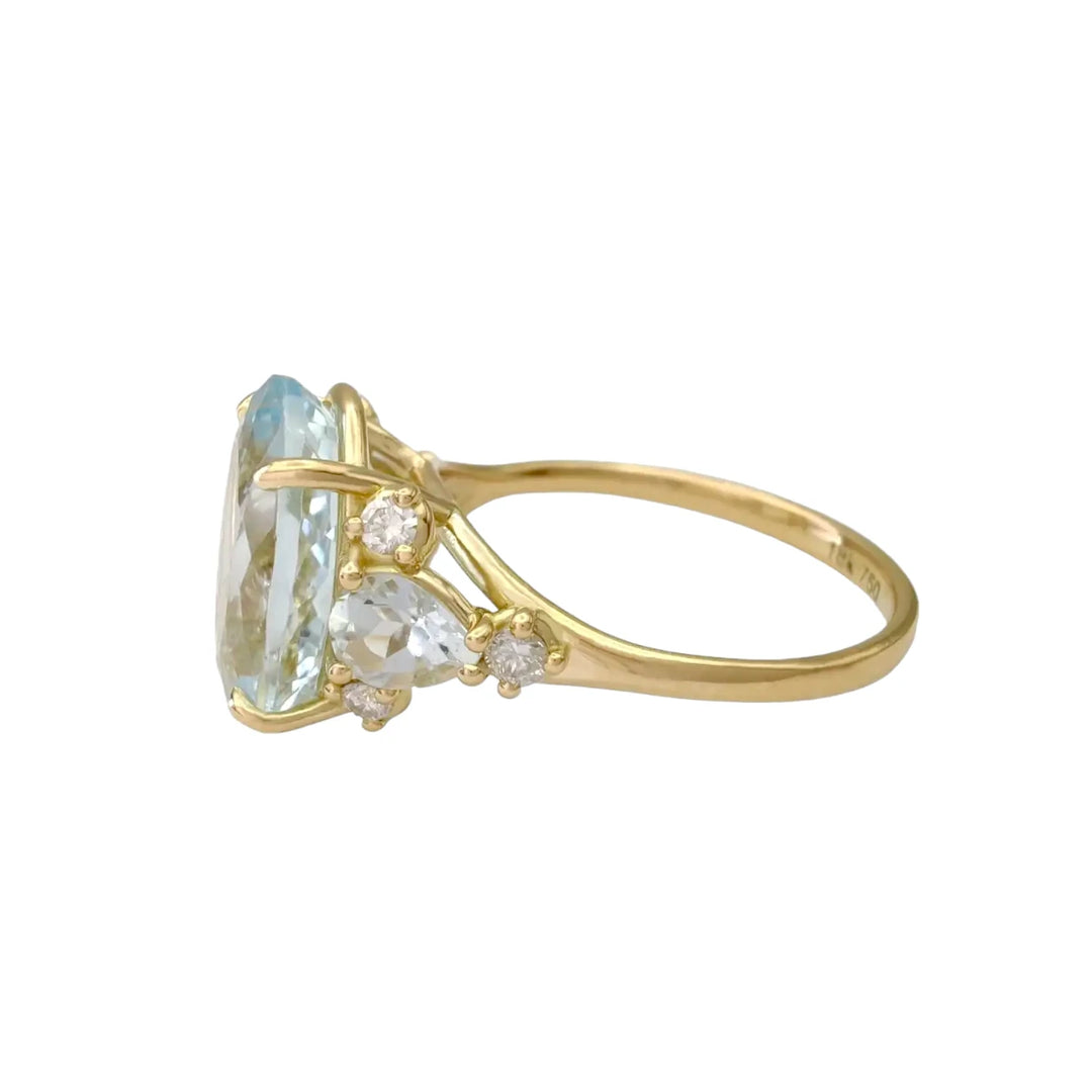 Contemporary Aquamarine and Diamond Ring in Gold: Unique Design