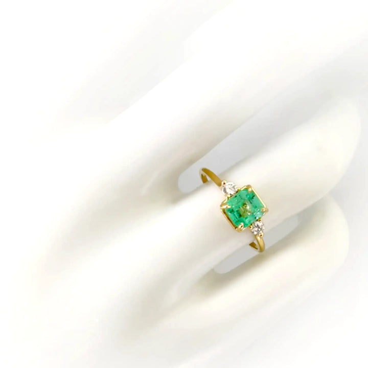 Timeless Elegance: 18K Yellow Gold Emerald and Diamond Ring